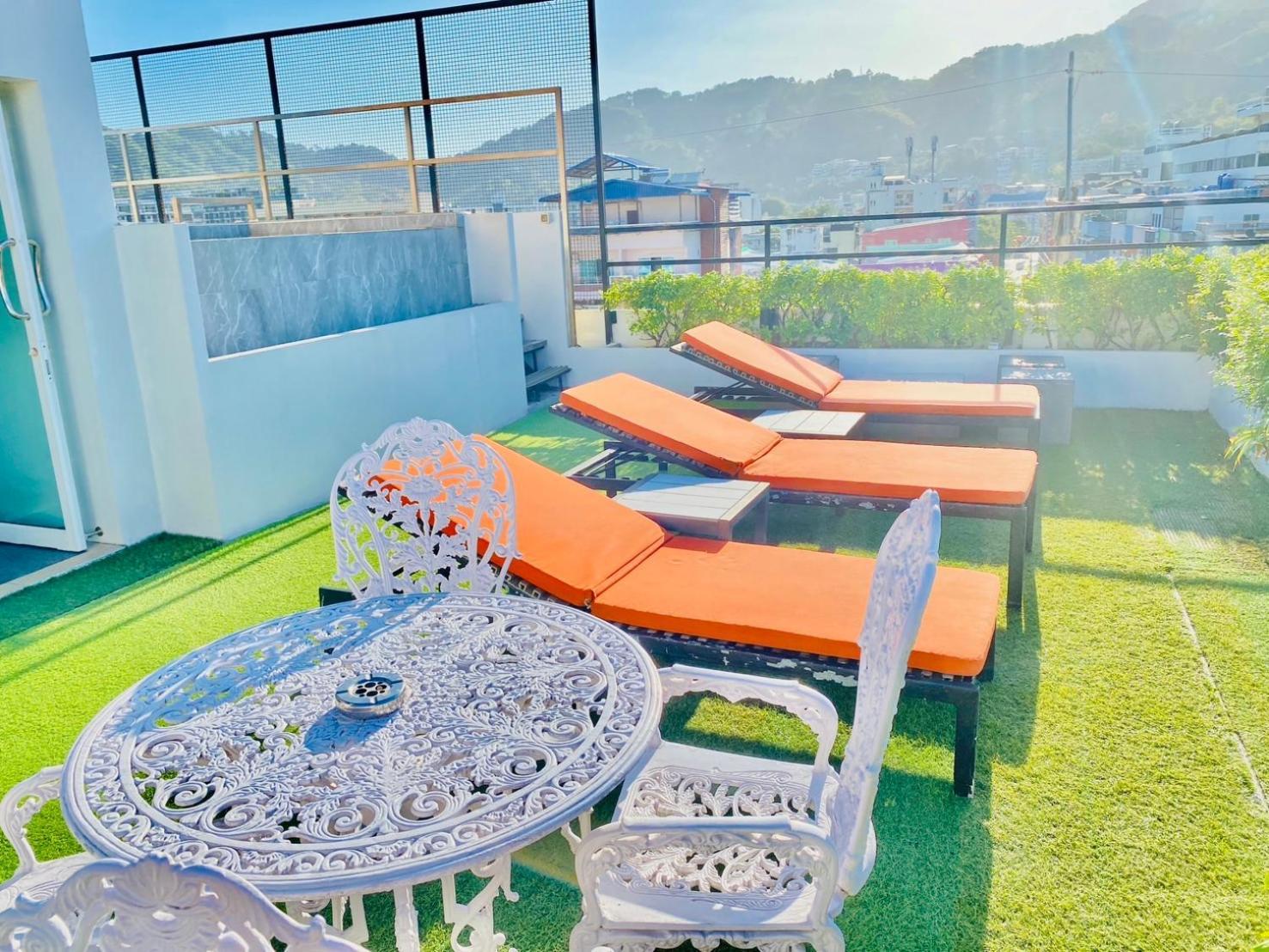The Album Hotel Patong Екстер'єр фото